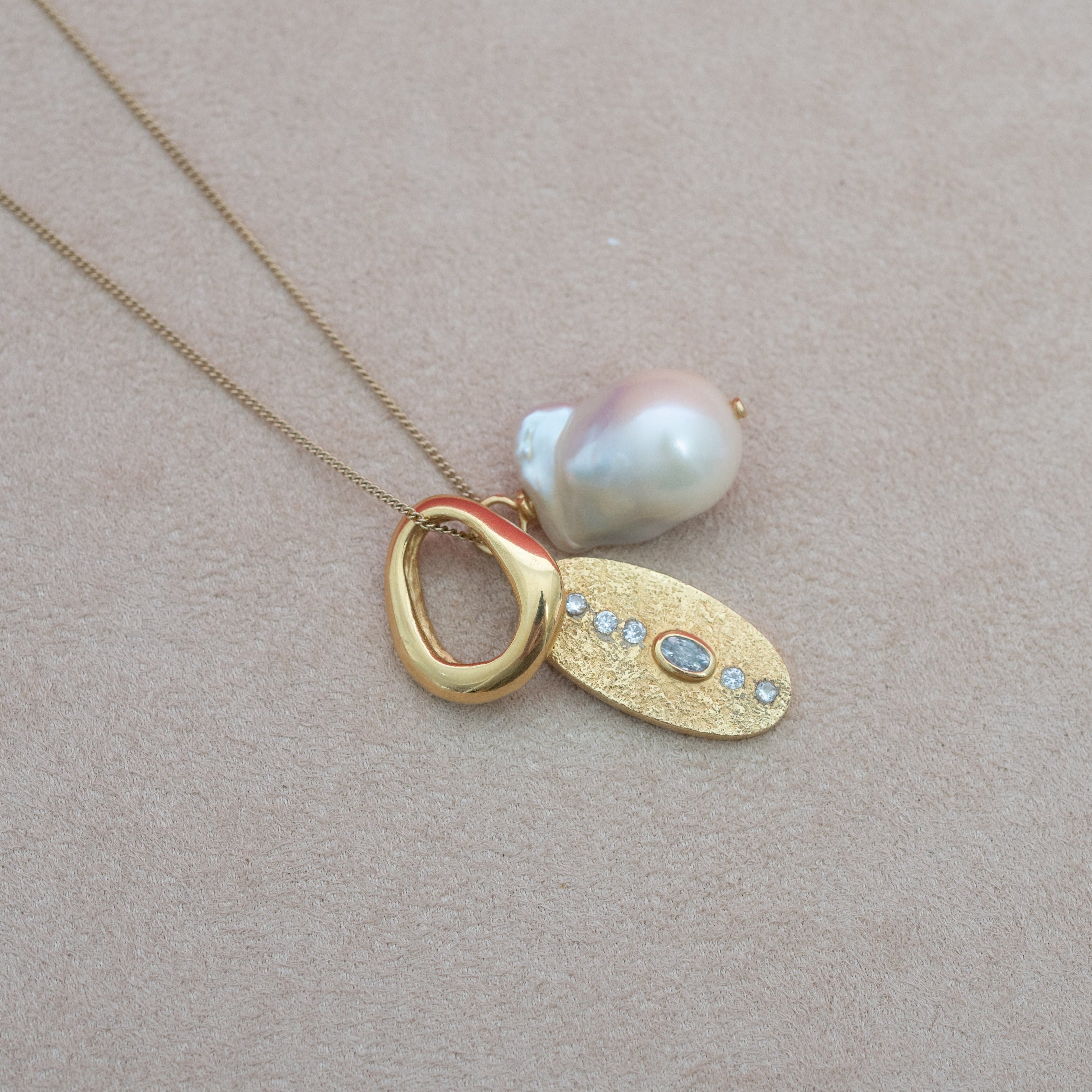 MAHINA PENDANT